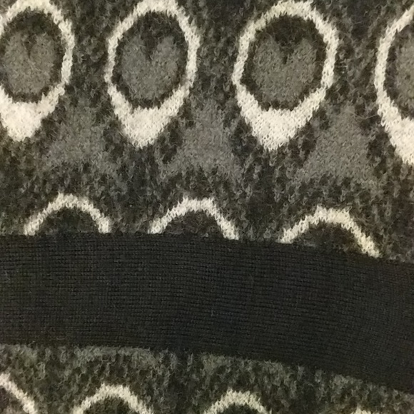 Layering peacock pattern jacket with attached tie - Picture 4 of 4